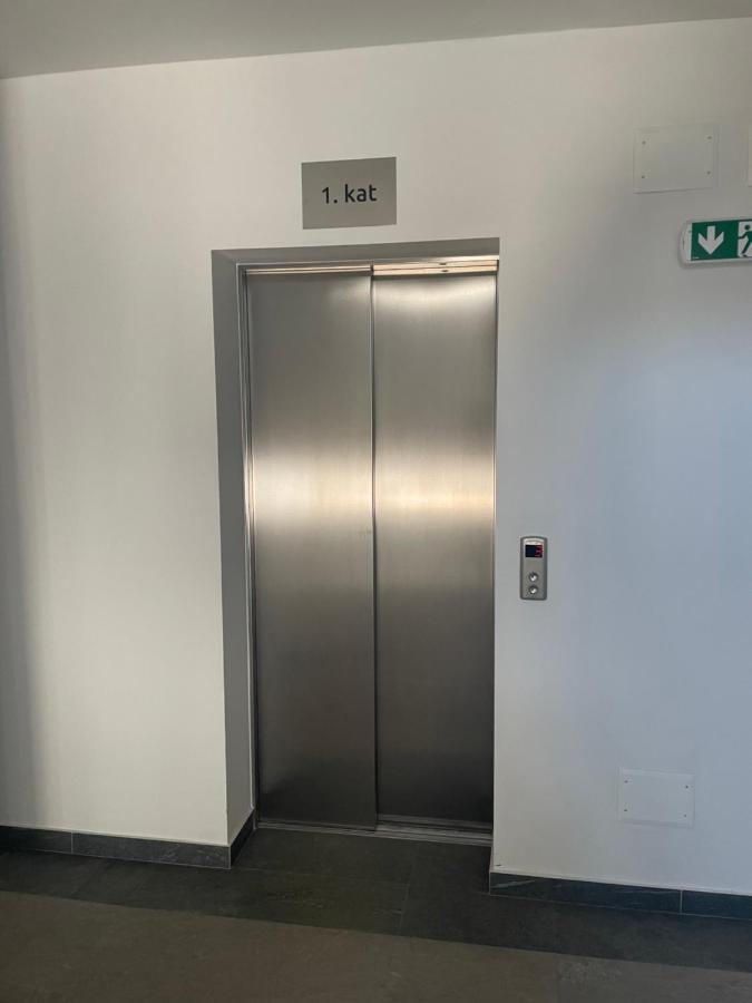 Apartment Diana Zara Parking Free Экстерьер фото